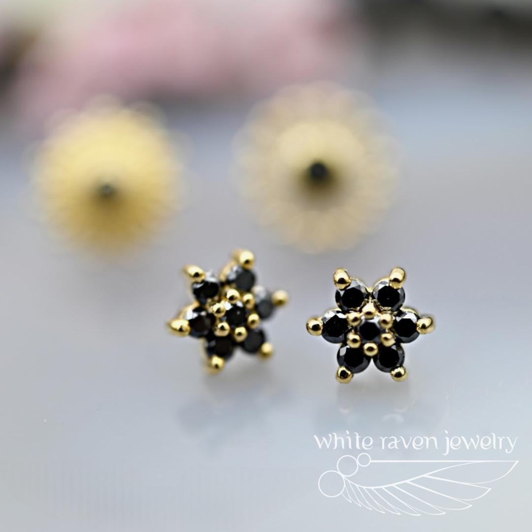 14kt Gold threadless top ; Chantrieri by White Raven